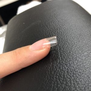 Pose américaine : tout savoir sur cette technique pour les ongles